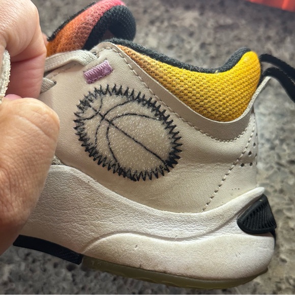 Nike l Team Hustle Doodles l Basketball Shoes l Size: 12.5 C - Picture 10 of 11